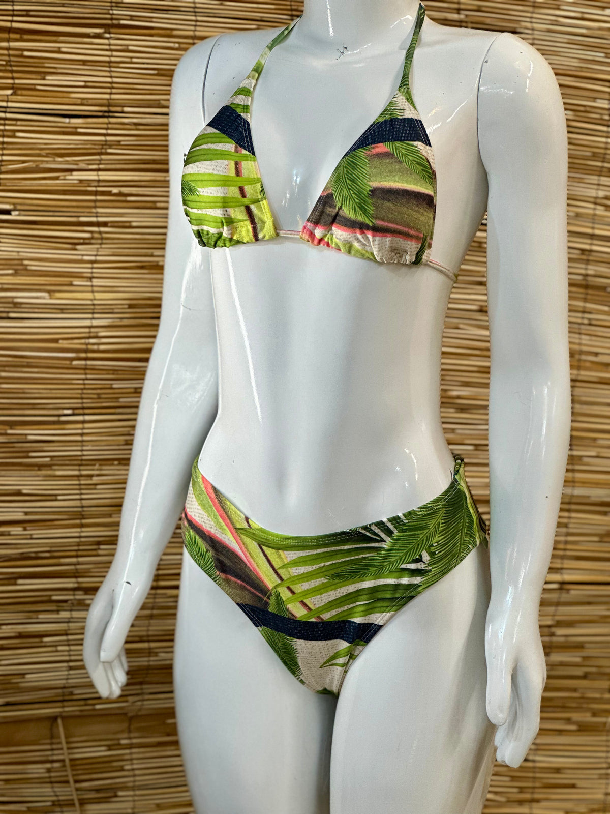 CORT GILLY+KIMBERLY | Moda Praia Brasil